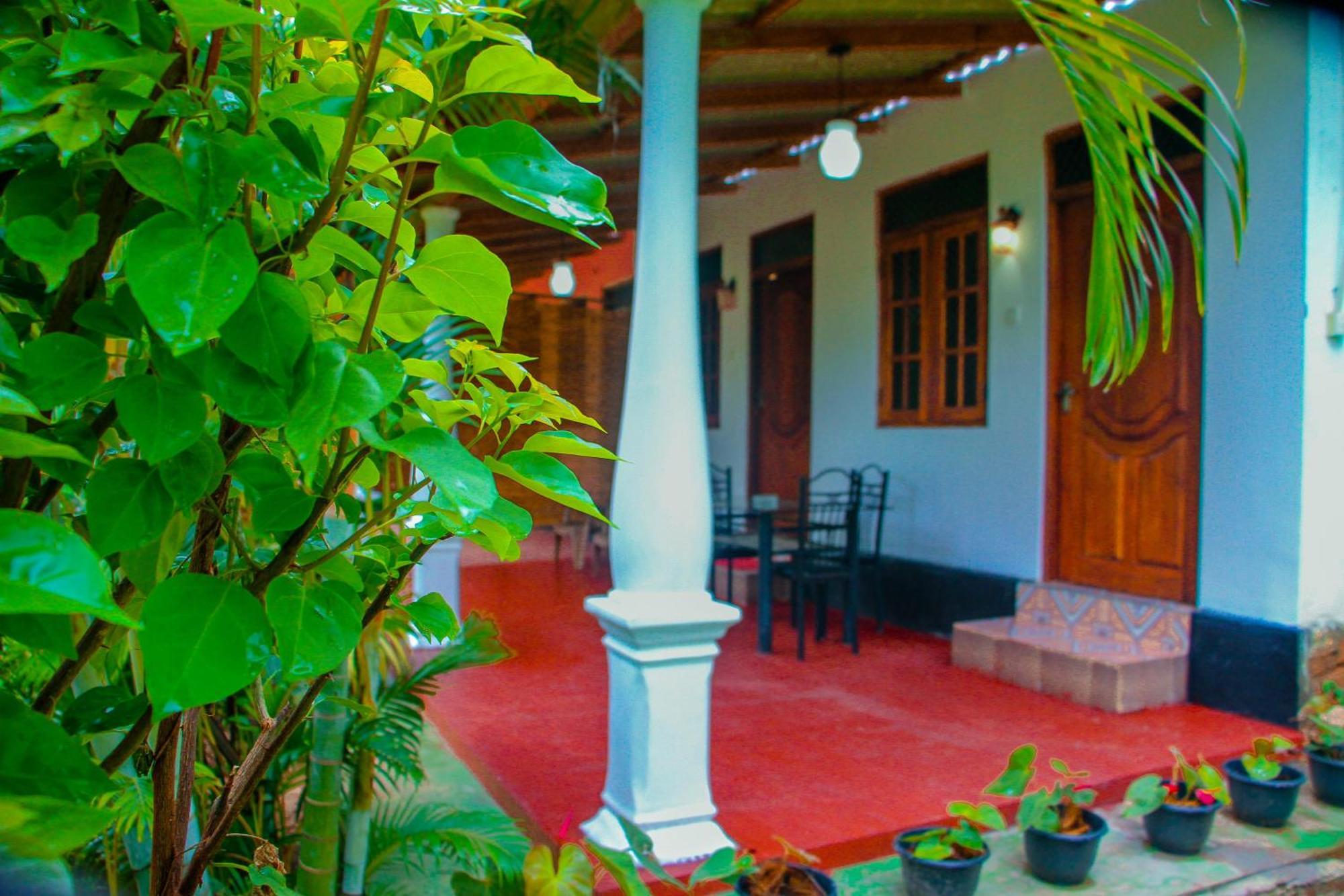 Chanaka Holiday Inn Sigiriya Exterior photo
